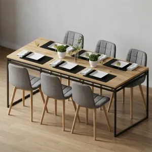 Mesa de Jantar posta com 6 cadeiras