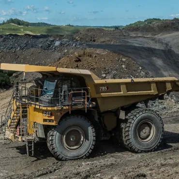 Caminhão de Mineração Grande 785 Caterpillar