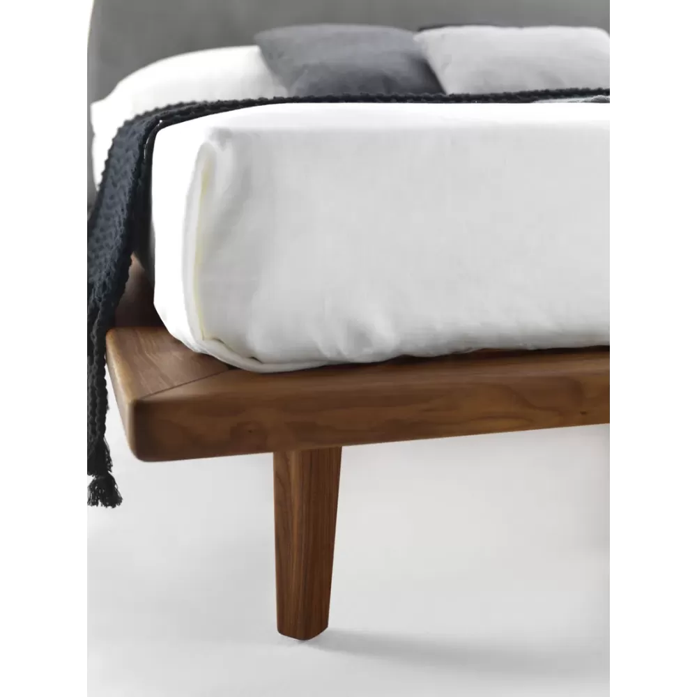 Cama de Casal pé palito